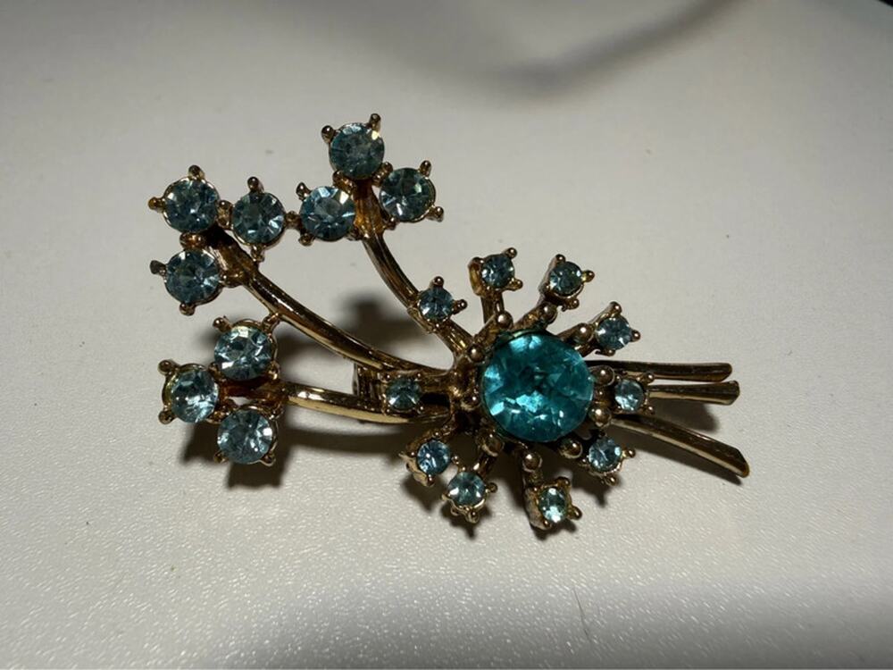 Vintage light blue faux gemstone brooch abstract floral burst goldtone 2”